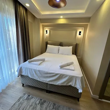 Hotel Lovely History