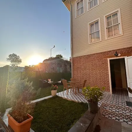 Lovely History فندق *