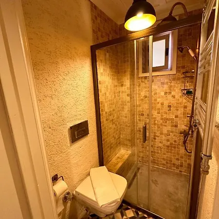 Lovely History Отель *